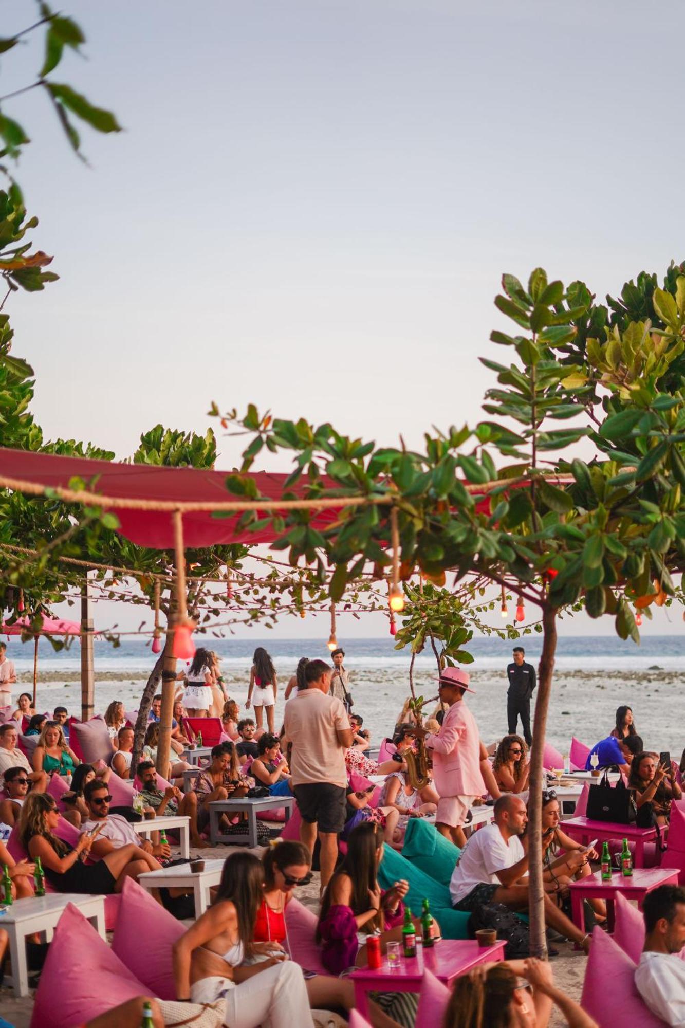 Pinkcoco Gili Trawangan - Constant Surprises - For Cool Adults Only Hotel Exterior photo